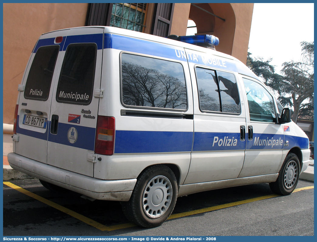 -
Polizia Municipale
Comune di Malalbergo
Fiat Scudo II serie
Allestitore Focaccia Group S.r.l.
Parole chiave: Polizia;Locale;Municipale;Malalbergo;Fiat;Scudo;Focaccia