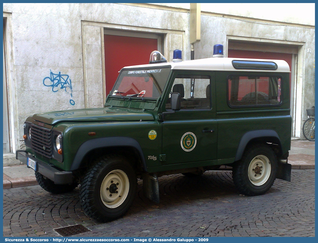 CF A20TN
Corpo Forestale
Provincia Autonoma di Trento
Land Rover Defender 90
Parole chiave: CF;C.F.;TN;Corpo;Forestale;Trento;Trentino;Land;Rover;Defender;90