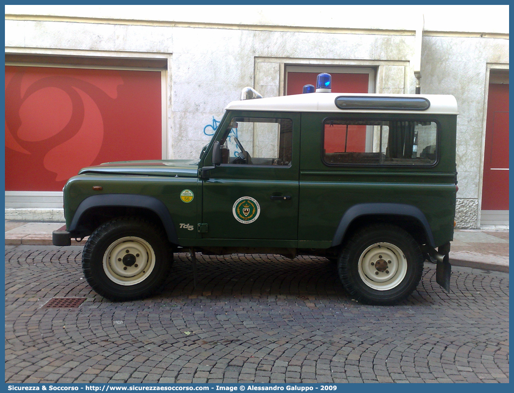 CF A20TN
Corpo Forestale
Provincia Autonoma di Trento
Land Rover Defender 90
Parole chiave: CF;C.F.;TN;Corpo;Forestale;Trento;Trentino;Land;Rover;Defender;90