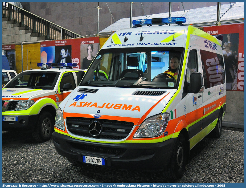 RESCUE 03
118 Milano
Mercedes Benz Sprinter II serie
Allestitore Aricar S.p.A.
Parole chiave: 118;AREU;A.R.E.U.;S.S.U.Em.;SSUEm;Lombardia;Milano;Ambulanza;Mercedes Benz;Sprinter;USGE;U.S.G.E.;Grandi Emergenze;Maxiemergenza;Maxiemergenze;Maxi Emergenza;Maxi Emergenze;Aricar