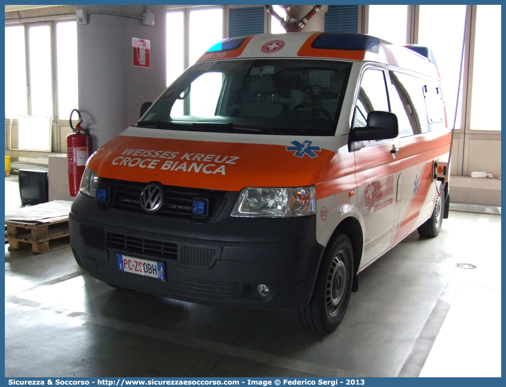 531 (WK 098)
Croce Bianca - Weisses Kreuz
Sezione di Bolzano - Sektion Bozen
Volkswagen Transporter T5 
Allestitore Ambulanz Mobile GmbH & Co. KG
Parole chiave: Croce Bianca;Weisses Kreuz;WK;Sezione;Bolzano;Sektion;Bozen;Volkswagen;Transporter;T5