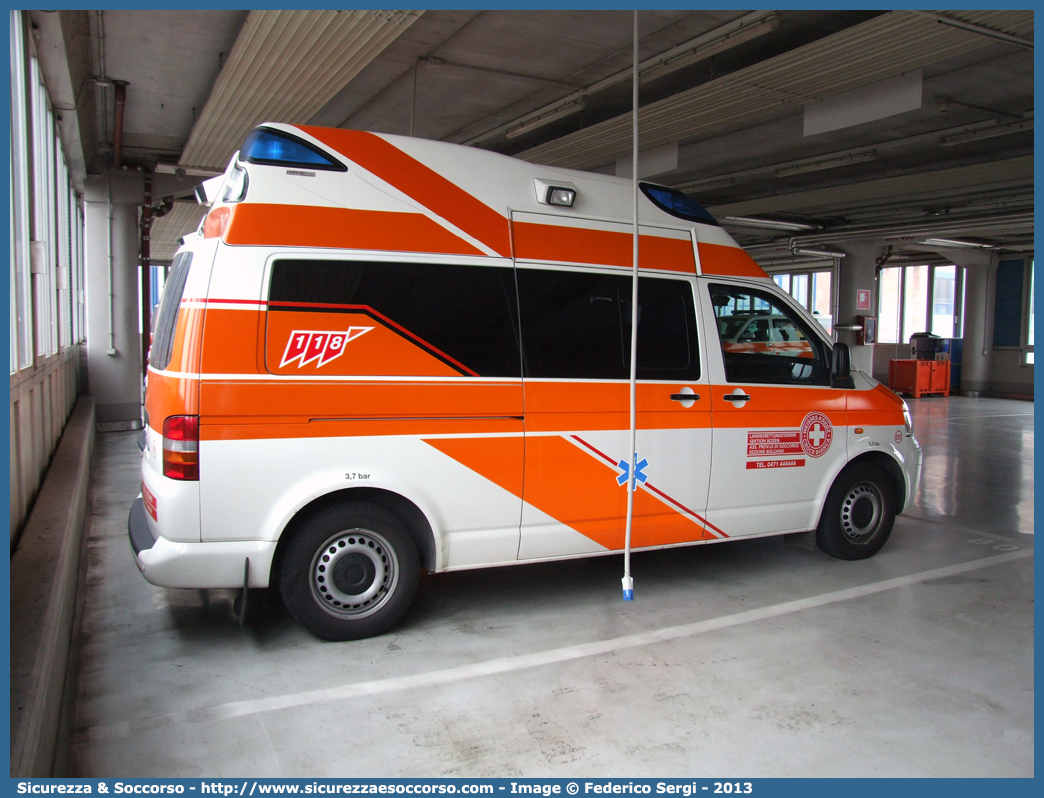 555 (WK 417)
Croce Bianca - Weisses Kreuz
Sezione Bolzano - Sektion Bozen
Volkswagen Transporter T5
Allestitore Ambulanz Mobile GmbH & Co. KG
Parole chiave: Croce Bianca;Weisses Kreuz;WK;Sezione;Bolzano;Sektion;Bozen;Volkswagen;Transporter;T5;Ambulanz;Mobile