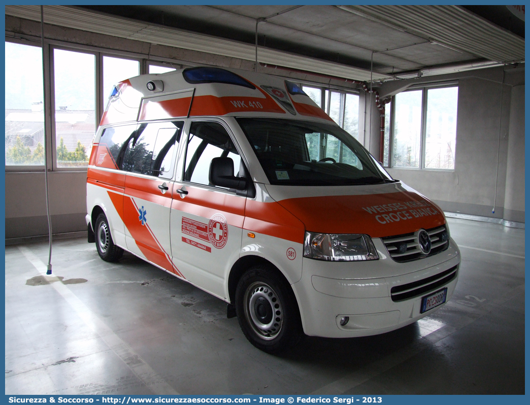 581 (WK 410)
Croce Bianca - Weisses Kreuz
Sezione Bolzano - Sektion Bozen
Volkswagen Transporter T5
Allestitore Ambulanz Mobile GmbH & Co. KG
Parole chiave: Croce Bianca;Weisses Kreuz;WK;Sezione;Bolzano;Sektion;Bozen;Volkswagen;Transporter;T5;Ambulanz;Mobile