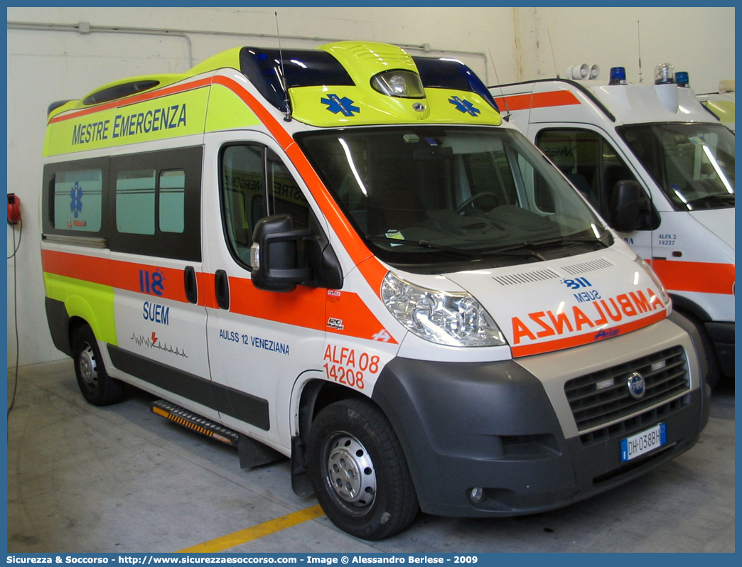 ALFA 08
SUEM 118 Venezia Mestre
Azienda ULSS 3 - Serenissima
Mestre
Fiat Ducato III serie
Allestitore Aricar S.p.A.
Parole chiave: 118;SUEM;S.U.E.M.;Venezia;Mestre;Emergenza;Ambulanza;Fiat;Ducato;Aricar