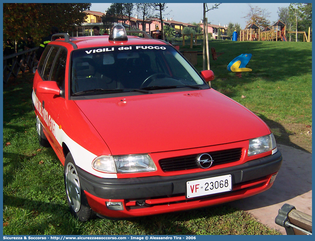 VF 23068
Corpo Nazionale Vigili del Fuoco
Opel Astra Station Wagon II serie
(variante)
Parole chiave: Corpo;Nazionale;Vigili del Fuoco;Vigili;Fuoco;Opel;Astra;Station;Wagon