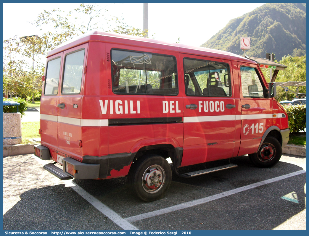 VF 24003
Corpo Nazionale Vigili del Fuoco
Iveco Daily 30-8 II serie
Parole chiave: VVF;V.V.F.;Corpo;Nazionale;Vigili;del;Fuoco;Iveco;Daily;30-8;30.8;30;8