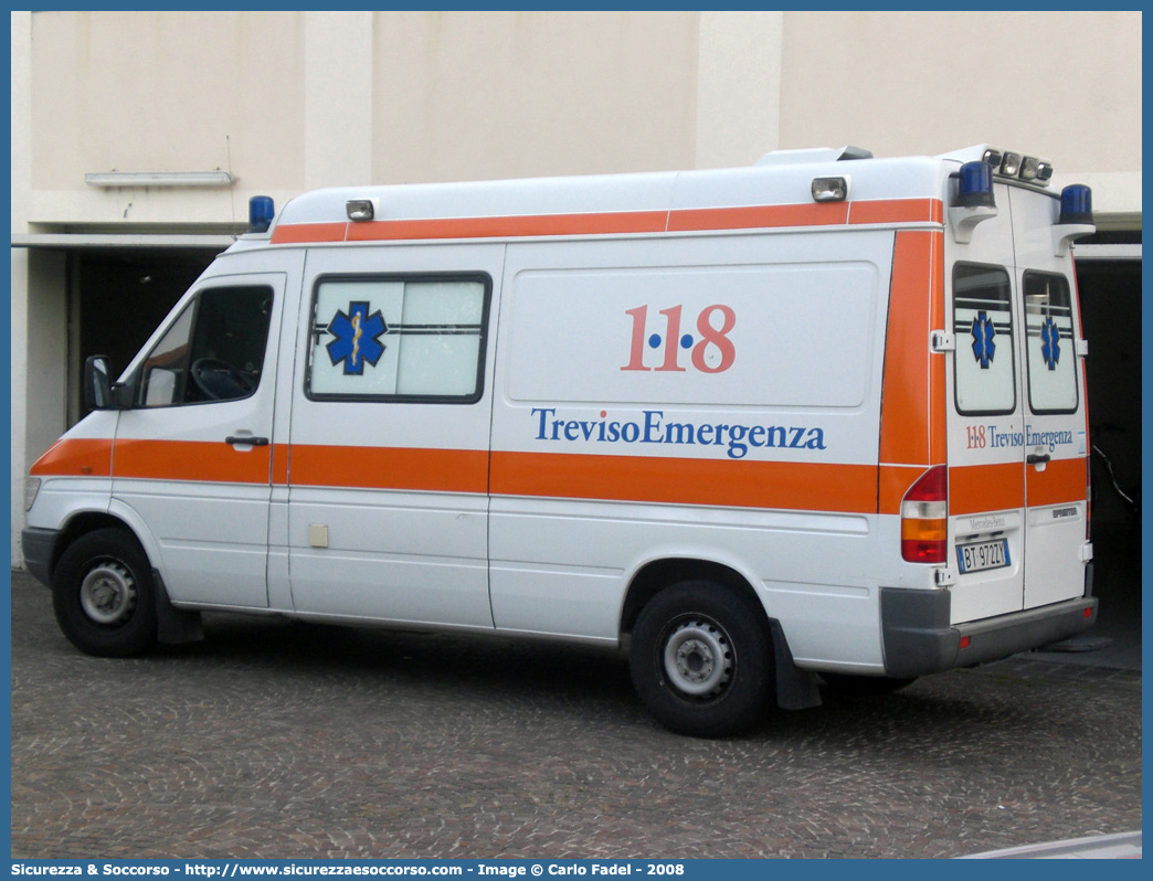 -
SUEM 118 Treviso Emergenza
Azienda ULSS 2 - Marca Trevigiana
Mercedes Benz Sprinter I serie
Allestitore MAF S.n.c.
Parole chiave: 118;SUEM;S.U.E.M.;Treviso;Emergenza;Ambulanza;Mercedes Benz;Sprinter;MAF