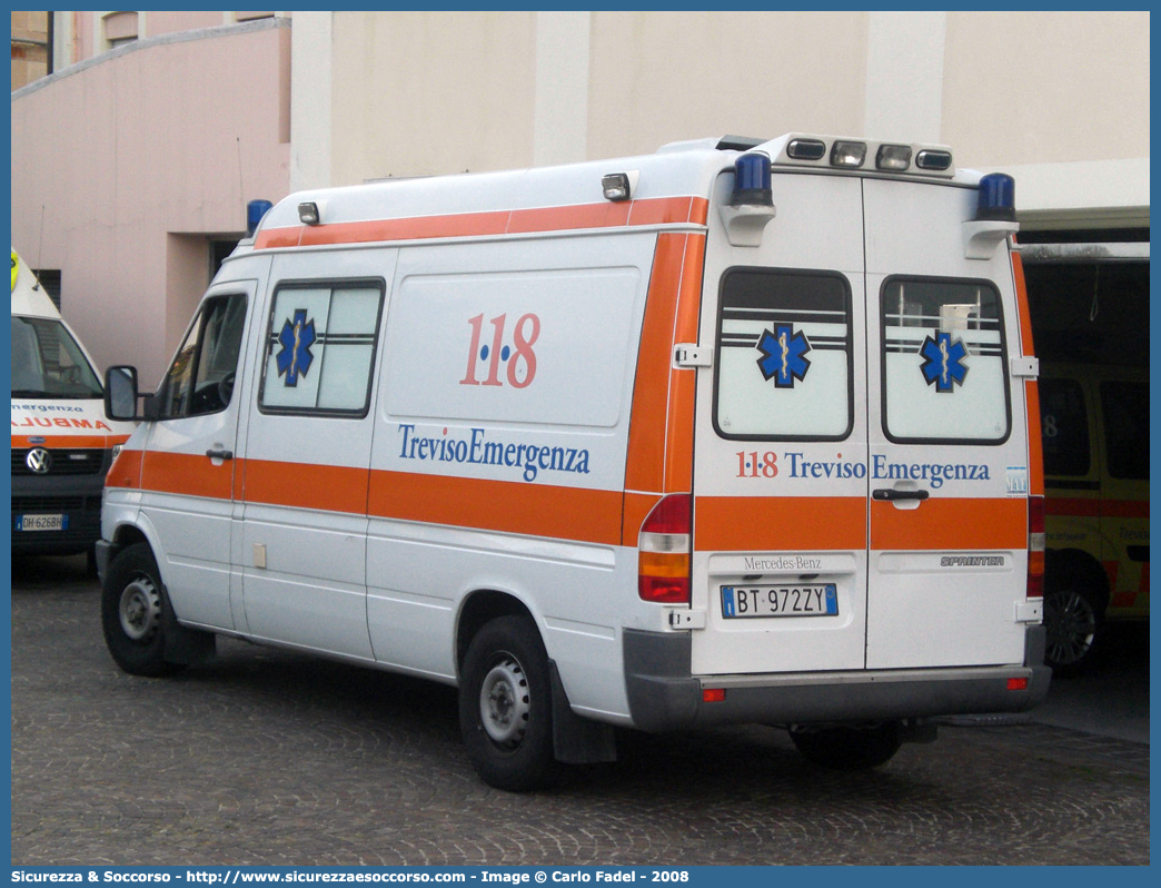 -
SUEM 118 Treviso Emergenza
Azienda ULSS 2 - Marca Trevigiana
Mercedes Benz Sprinter I serie
Allestitore MAF S.n.c.
Parole chiave: 118;SUEM;S.U.E.M.;Treviso;Emergenza;Ambulanza;Mercedes Benz;Sprinter;MAF