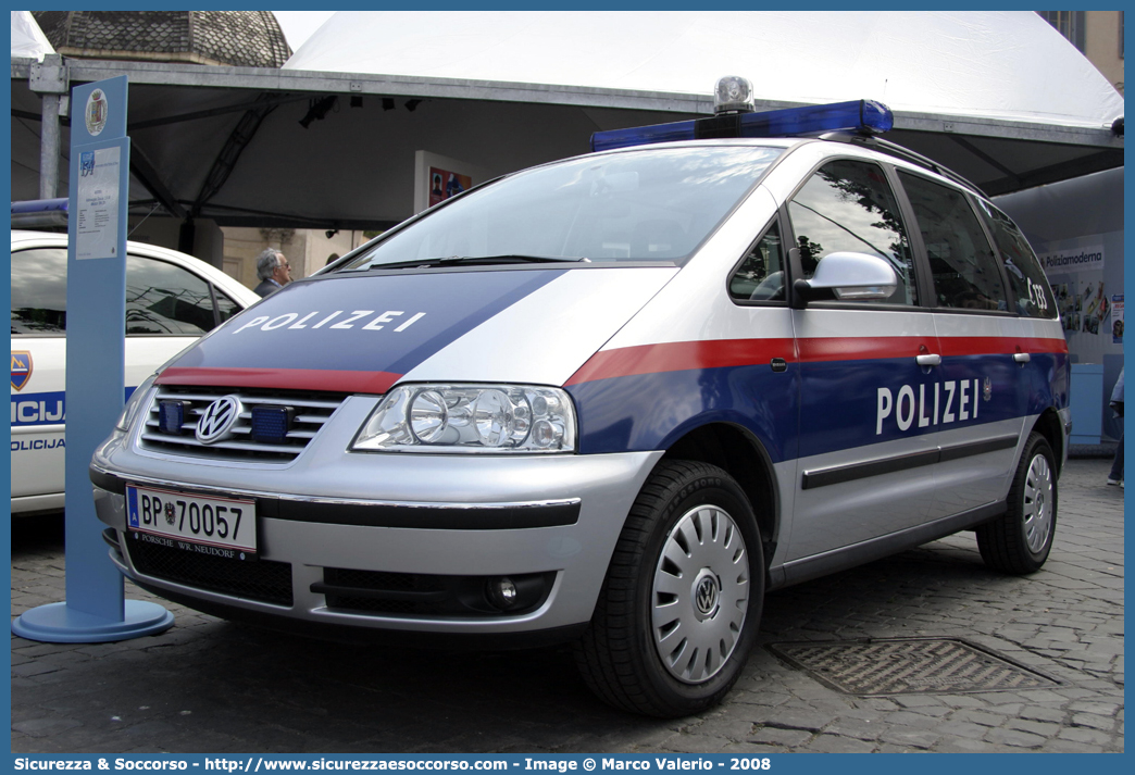 BP 70057
Republik Österreich
Polizei
Volkswagen Sharan II generation
Parole chiave: Republik;Österreich;Polizei;Volkswagen;Sharan