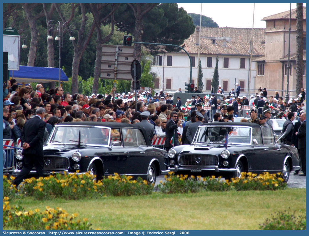 Roma 454307
Presidenza della Repubblica
Lancia Flaminia Cabriolet Landaulet
"Belvedere"
Parole chiave: Presidenza;Repubblica;Lancia;Flaminia;Cabriolet;Landaulet;454307;Belvedere