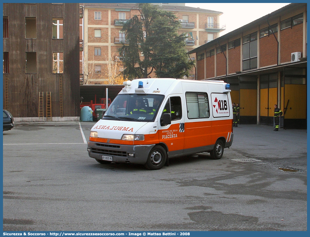 PC 0250
118 Piacenza Soccorso
Fiat Ducato II serie
Allestitore Grazia
Parole chiave: 118;Piacenza;Soccorso;Ambulanza;Fiat;Ducato;Grazia