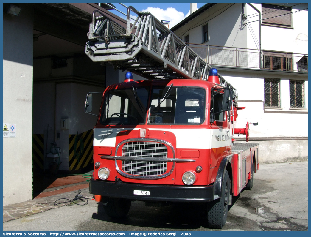 VF 8741
Corpo Nazionale Vigili del Fuoco
Fiat 643N
Allestitore Magirus Macchi
Parole chiave: VVF;V.V.F.;Corpo;Nazionale;Vigili;del;Fuoco;AutoScala;AS;Fiat;643N;Macchi;Magirus