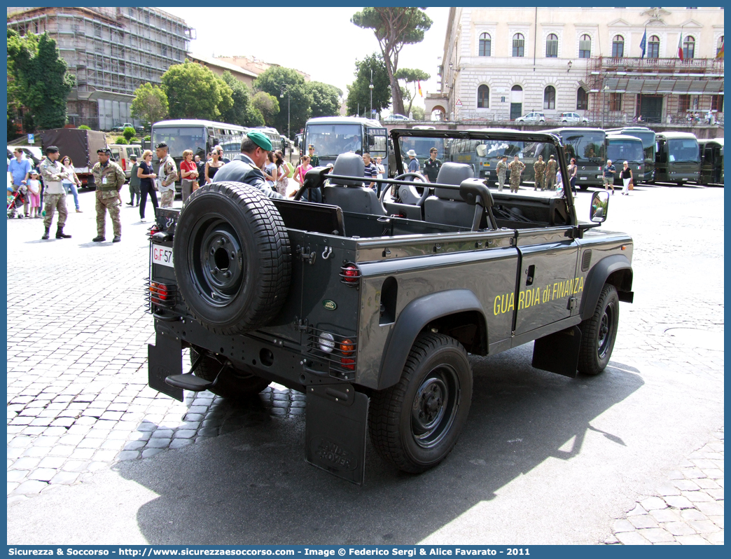 GdiF 575AV
Guardia di Finanza
Land Rover Defender 90
(variante)
Parole chiave: GdiF;G.D.F.;GDF;Guardia;di;Finanza;Land;Rover;Defender;90;575AV