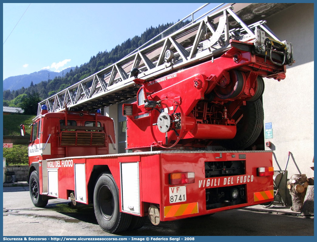 VF 8741
Corpo Nazionale Vigili del Fuoco
Fiat 643N
Allestitore Magirus Macchi
Parole chiave: VVF;V.V.F.;Corpo;Nazionale;Vigili;del;Fuoco;AutoScala;AS;Fiat;643N;Macchi;Magirus