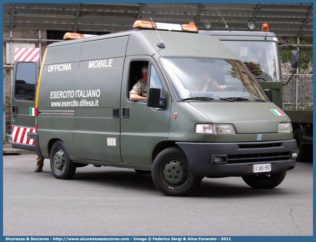 EI AS957
Esercito Italiano
Fiat Ducato II serie
Officina Mobile
Parole chiave: EI;E.I.;Esercito;Italiano;Mezzi;da;Cantiere;Trasporto;Materiali;Supporto;Logistico;Fiat;Ducato