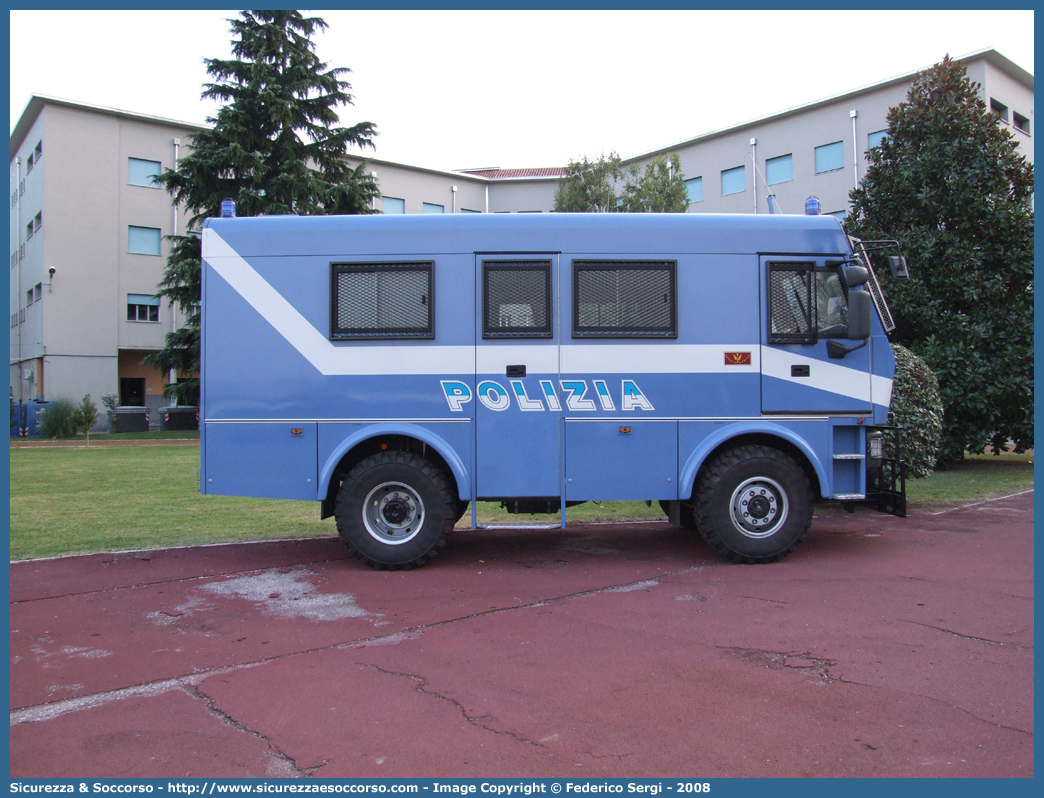 Polizia F7763
Polizia di Stato
Reparto Mobile
Iveco EuroCargo ML100E21 4x4
Allestitore Sperotto S.p.A.
Parole chiave: PS;P.S.;Polizia;di;Stato;Reparto;Mobile;Ordine;Pubblico;Iveco;EuroCargo;ML100E21;Sperotto