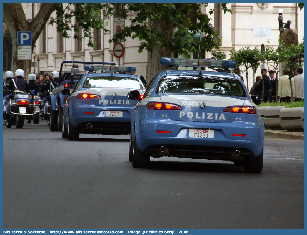 Polizia F4220
Polizia di Stato 
Squadra Volante
Alfa Romeo 159
Parole chiave: PS;P.S.;Polizia;di;Stato;Pubblica;Sicurezza;Squadra;Volante;Alfa;Romeo;159