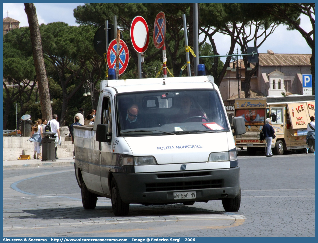 -
Polizia Municipale
Comune di Roma
Fiat Ducato II serie
Parole chiave: PL;P.L.;PM;P.M.;Polizia;Locale;Municipale;Roma;Fiat;Ducato