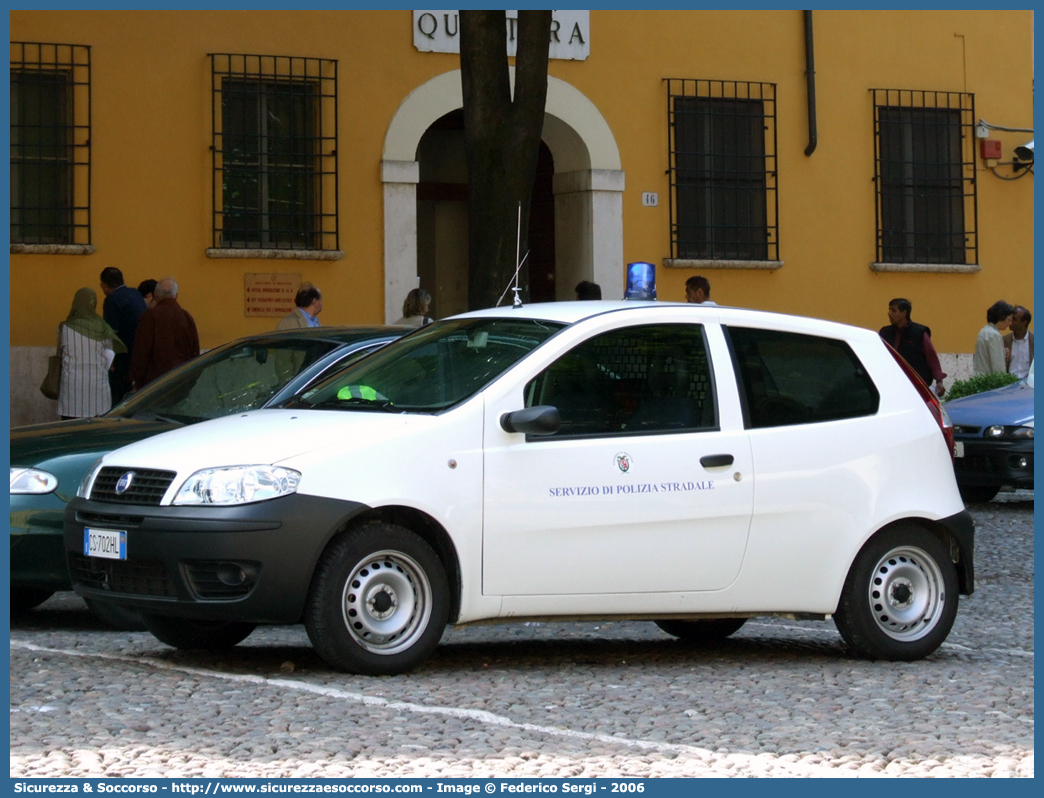 -
Provincia di Mantova
Servizio di Polizia Stradale
Fiat Punto Van III serie

Parole chiave: Provincia;Mantova;Servizio;Polizia;Stradale;Fiat;Punto;Van