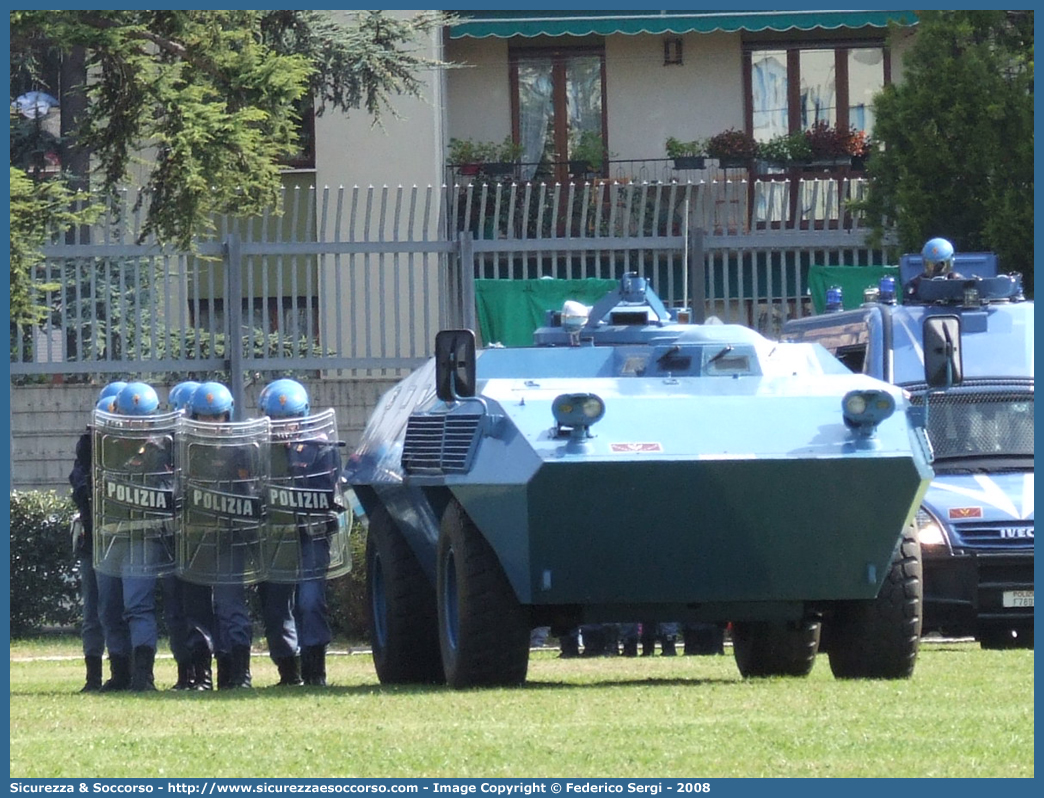 Polizia 53253
Polizia di Stato
Reparto Mobile
Iveco Oto-Melara 6614

Parole chiave: 53253;Polizia di Stato;Reparto Mobile;Ordine Pubblico;Iveco Oto-Melara 6614