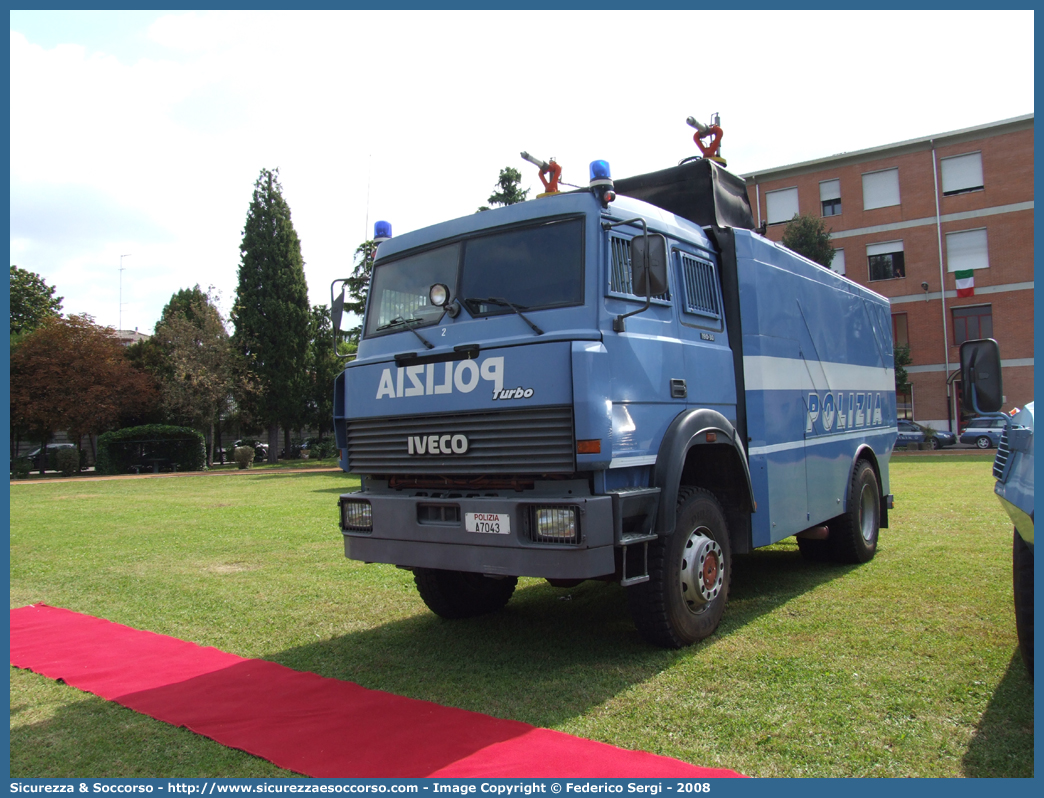 Polizia A7043
Polizia di Stato
Reparto Mobile
Iveco 190-30
(variante)
Parole chiave: A7043;Polizia di Stato;Reparto Mobile;Ordine Pubblico;Iveco 190-30;Idrante