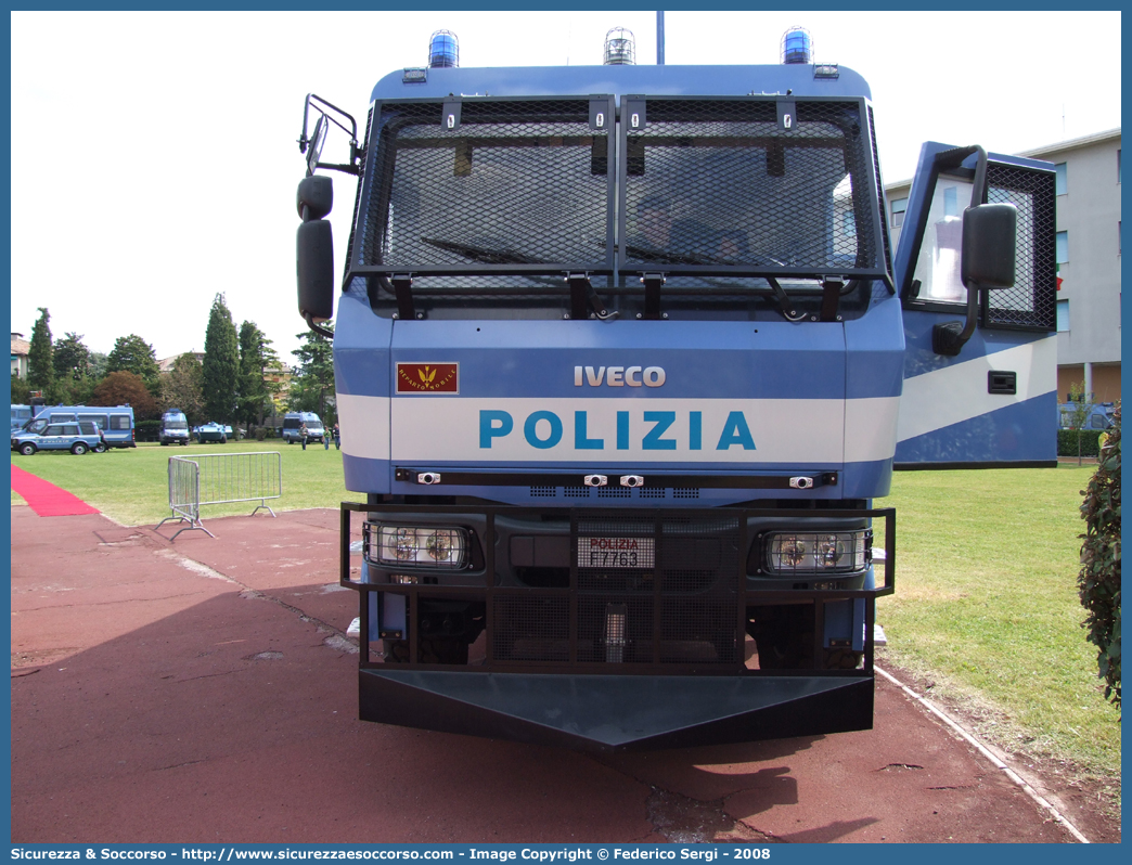 Polizia F7763
Polizia di Stato
Reparto Mobile
Iveco EuroCargo ML100E21 4x4
Allestitore Sperotto S.p.A.
Parole chiave: PS;P.S.;Polizia;di;Stato;Reparto;Mobile;Ordine;Pubblico;Iveco;EuroCargo;ML100E21;Sperotto