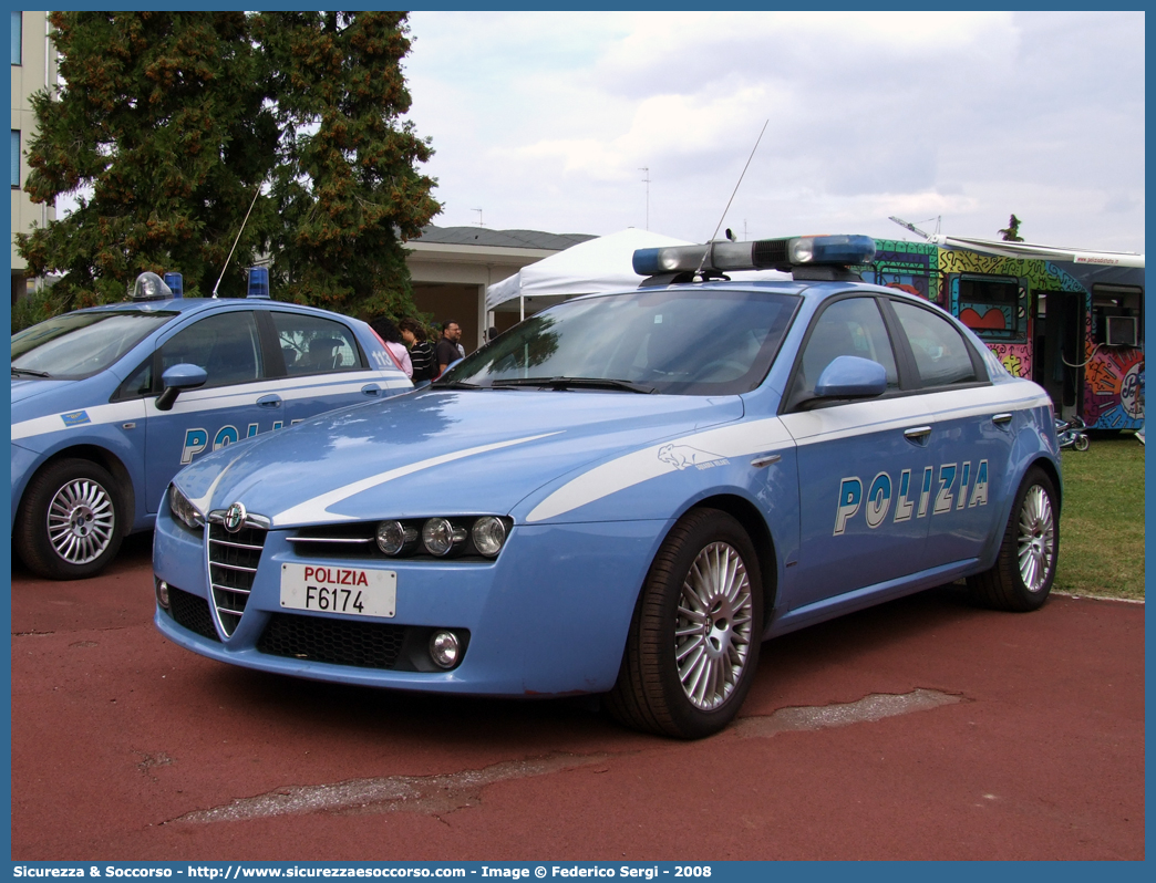 Polizia F6174
Polizia di Stato 
Squadra Volante
Alfa Romeo 159
Parole chiave: PS;P.S.;Polizia;di;Stato;Pubblica;Sicurezza;Squadra;Volante;Alfa;Romeo;159