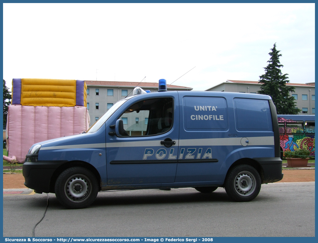 Polizia F3601
Polizia di Stato
Servizio Cinofili
Fiat Doblò I serie
Parole chiave: PS;P.S.;Polizia;di;Stato;Servizio;Cinofili;Fiat;Doblò;Doblo