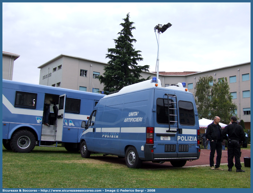 Polizia B5777
Polizia di Stato
Artificieri Antisabotaggio
Fiat Ducato II serie
Parole chiave: B5777;PS;P.S.;Polizia;Stato;Polizia di Stato;Artificieri;Antisabotaggio;Fiat;Ducato