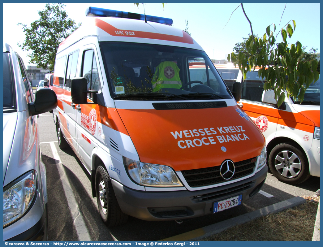 1470 (WK 952)
Croce Bianca - Weisses Kreuz
Sezione di Silandro - Sektion Schlanders
Mercedes Benz Sprinter I serie restyling
Parole chiave: Croce Bianca;Weisses Kreuz;WK;Sezione;Silandro;Sektion;Schlanders;Mercedes Benz;Sprinter