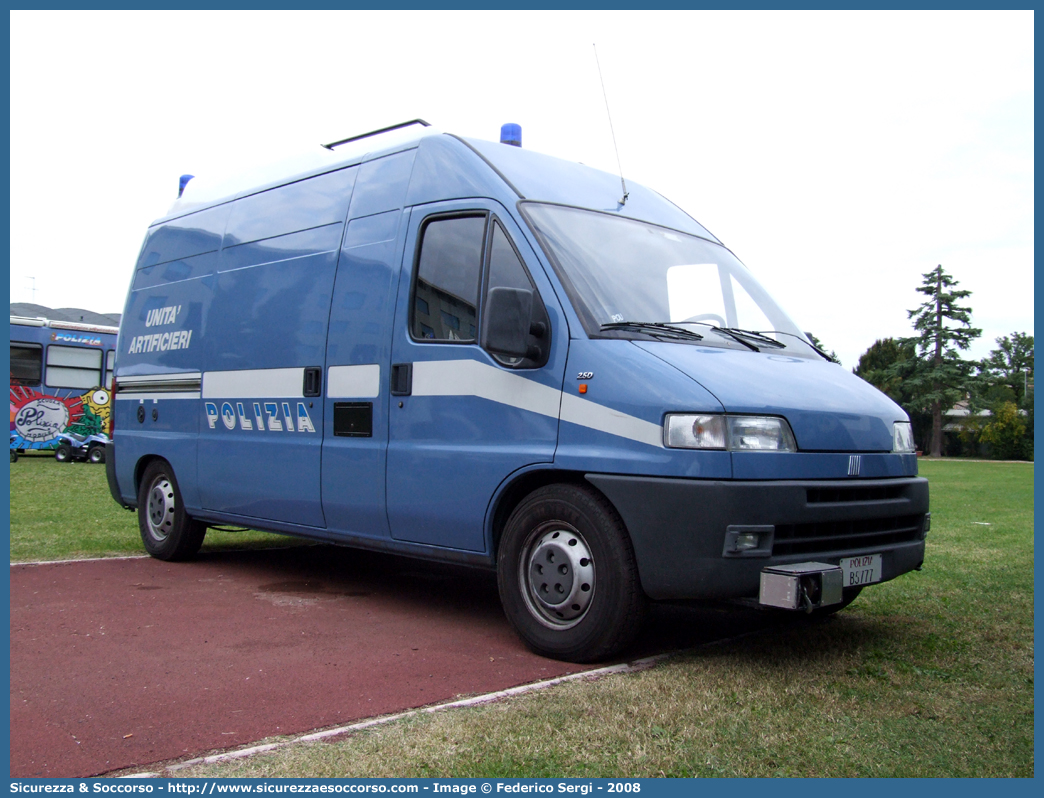 Polizia B5777
Polizia di Stato
Artificieri Antisabotaggio
Fiat Ducato II serie
Parole chiave: B5777;PS;P.S.;Polizia;Stato;Polizia di Stato;Artificieri;Antisabotaggio;Fiat;Ducato