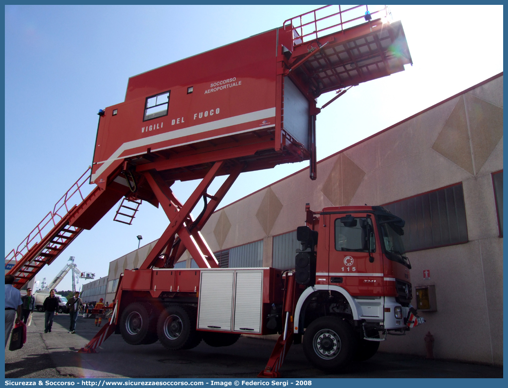 VF 24754
Corpo Nazionale Vigili del Fuoco
Nucleo Aeroportuale
Mercedes Benz Actros 3341 II serie
Parole chiave: Corpo;Nazionale;Vigili del Fuoco;Vigili;Fuoco;Mercedes;Benz;Actros;Aeroportuale