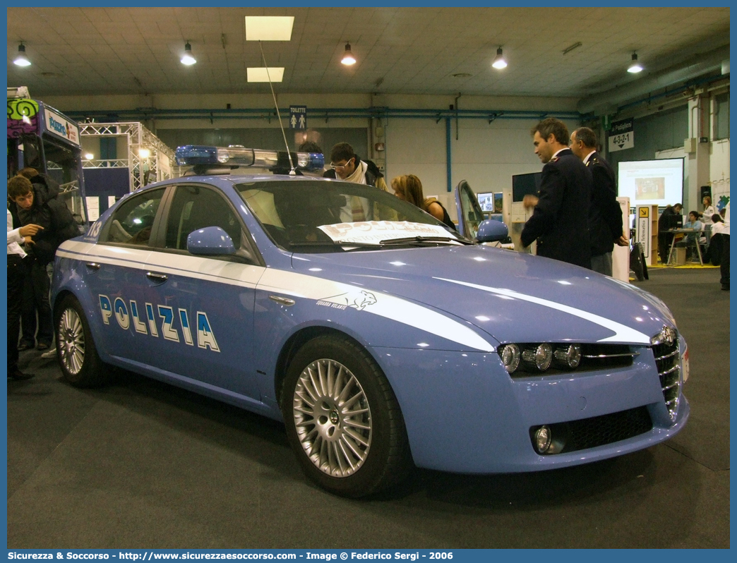 Polizia F4261
Polizia di Stato 
Squadra Volante
Alfa Romeo 159
Parole chiave: PS;P.S.;Polizia;di;Stato;Pubblica;Sicurezza;Squadra;Volante;Alfa;Romeo;159