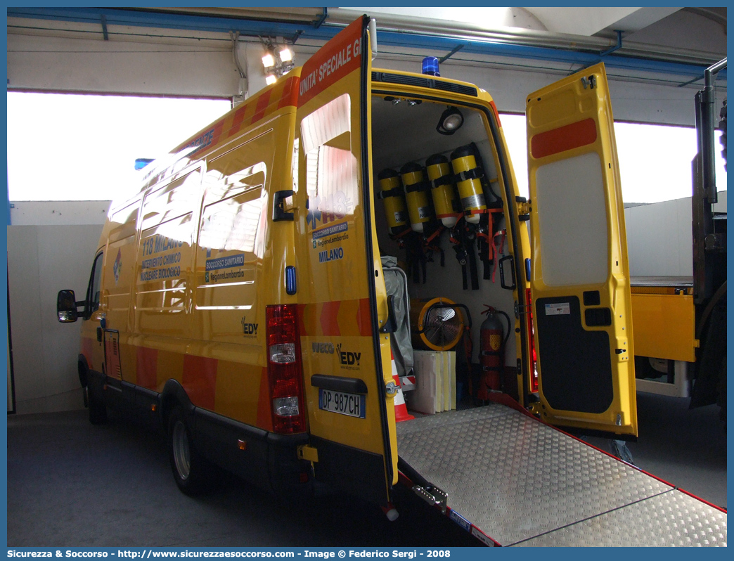 -
118 Milano
Iveco Daily 35C18 IV serie
Parole chiave: 118;AREU;A.R.E.U.;S.S.U.Em.;SSUEm;Lombardia;Milano;Iveco;Daily;USGE;U.S.G.E.;Grandi Emergenze;Maxiemergenza;Maxiemergenze;Maxi Emergenza;Maxi Emergenze;NBCR;N.B.C.R.