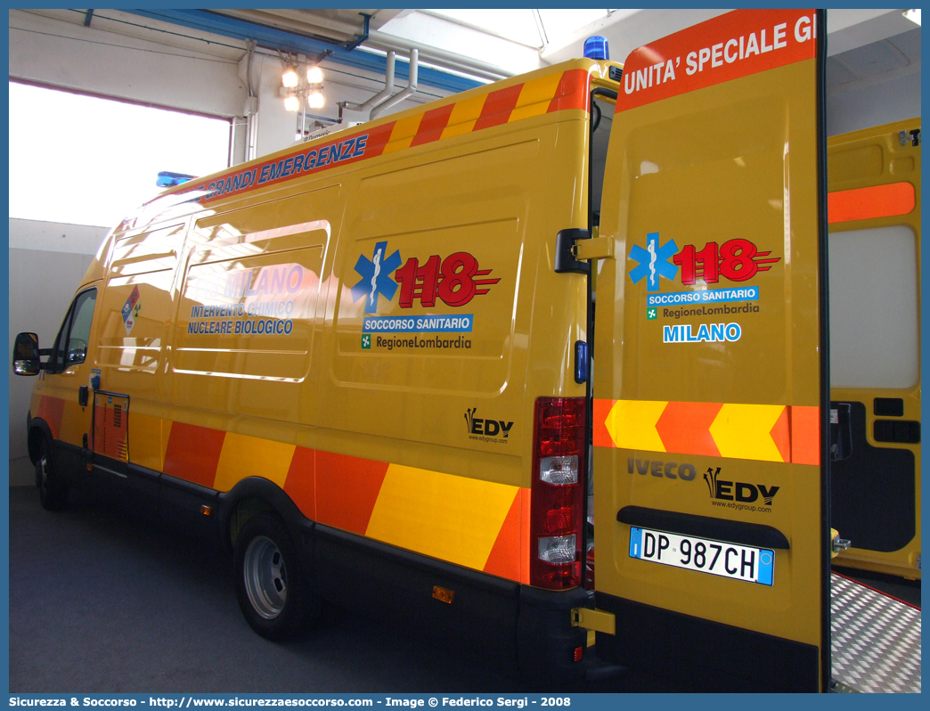 -
118 Milano
Iveco Daily 35C18 IV serie
Parole chiave: 118;AREU;A.R.E.U.;S.S.U.Em.;SSUEm;Lombardia;Milano;Iveco;Daily;USGE;U.S.G.E.;Grandi Emergenze;Maxiemergenza;Maxiemergenze;Maxi Emergenza;Maxi Emergenze;NBCR;N.B.C.R.