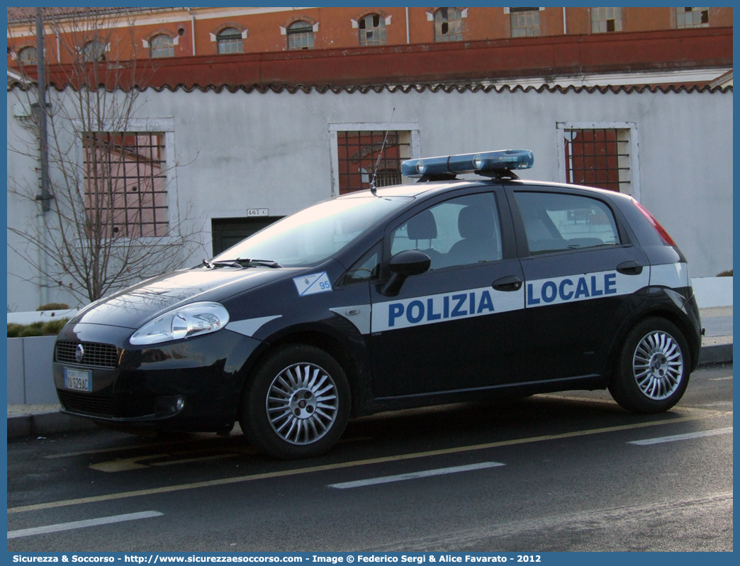 Polizia Locale YA629AC
Polizia Locale
Comune di Venezia
Fiat Grande Punto 
Allestitore Ciabilli S.r.l.

Parole chiave: PL;P.L.;PM;P.M.;Polizia;Locale;Municipale;Venezia;Fiat;Grande;Punto;Ciabilli