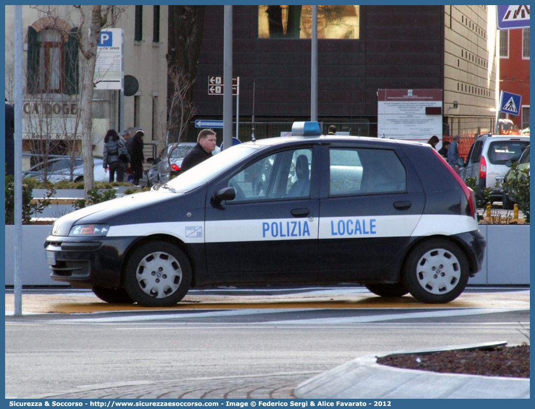 Polizia Locale YA650AC
Polizia Locale
Comune di Venezia
Fiat Punto II serie
Allestitore Orlandi S.r.l.
Parole chiave: Polizia;Locale;Municipale;Venezia;Fiat;Punto;YA650AC;YA 650 AC;Orlandi