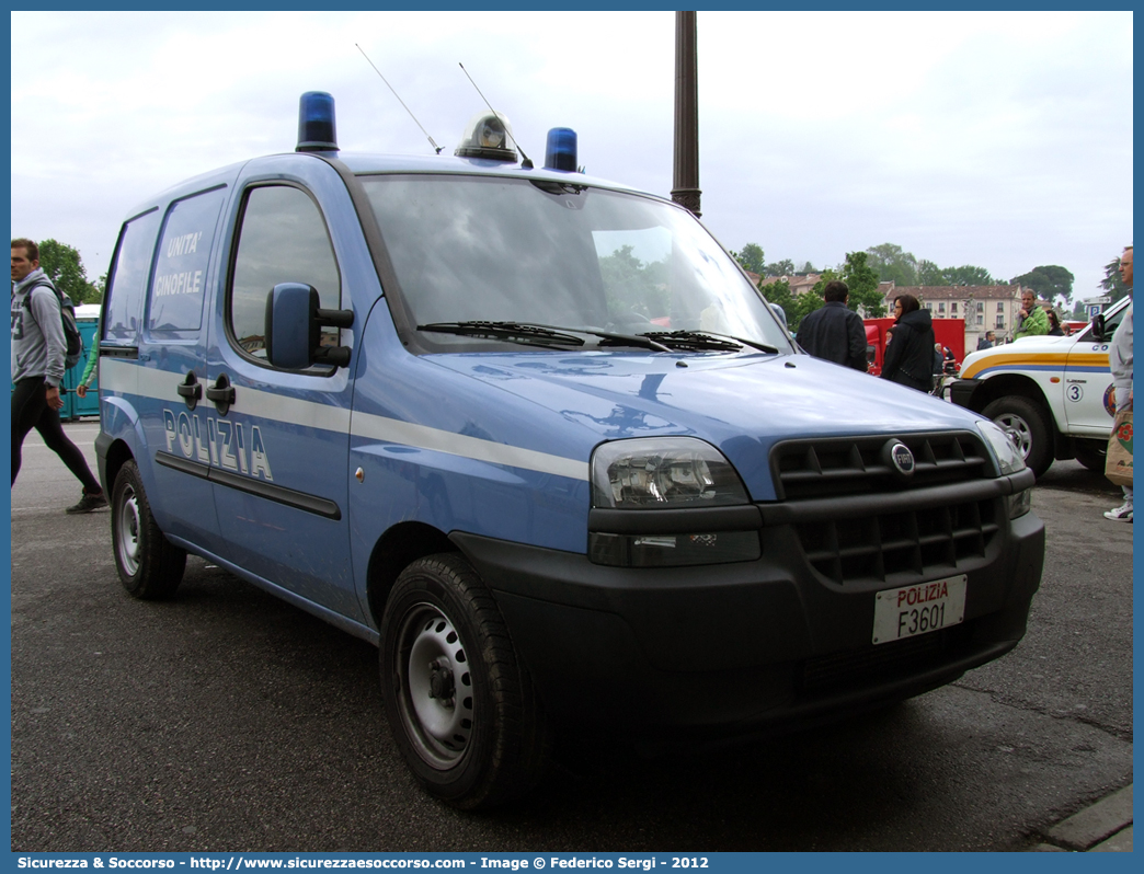 Polizia F3601
Polizia di Stato
Servizio Cinofili
Fiat Doblò I serie
Parole chiave: PS;P.S.;Polizia;di;Stato;Servizio;Cinofili;Fiat;Doblò;Doblo