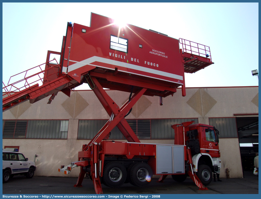 VF 24754
Corpo Nazionale Vigili del Fuoco
Nucleo Aeroportuale
Mercedes Benz Actros 3341 II serie
Parole chiave: Corpo;Nazionale;Vigili del Fuoco;Vigili;Fuoco;Mercedes;Benz;Actros;Aeroportuale