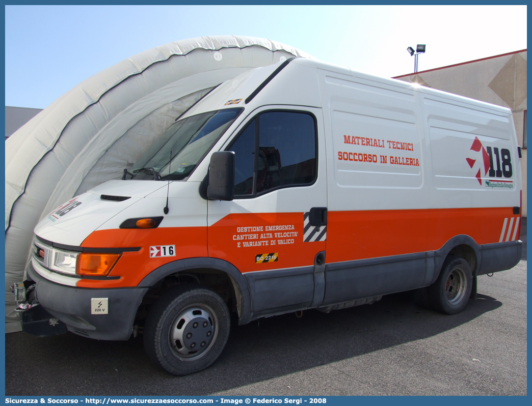 BO 2216
118 Bologna Soccorso
Iveco Daily III serie
(variante)
Parole chiave: 118;Bologna;Soccorso;Iveco;Daily;GECAV;Gestione;Emergenze;Cantieri;Alta Velocità;Variante di Valico;Galleria