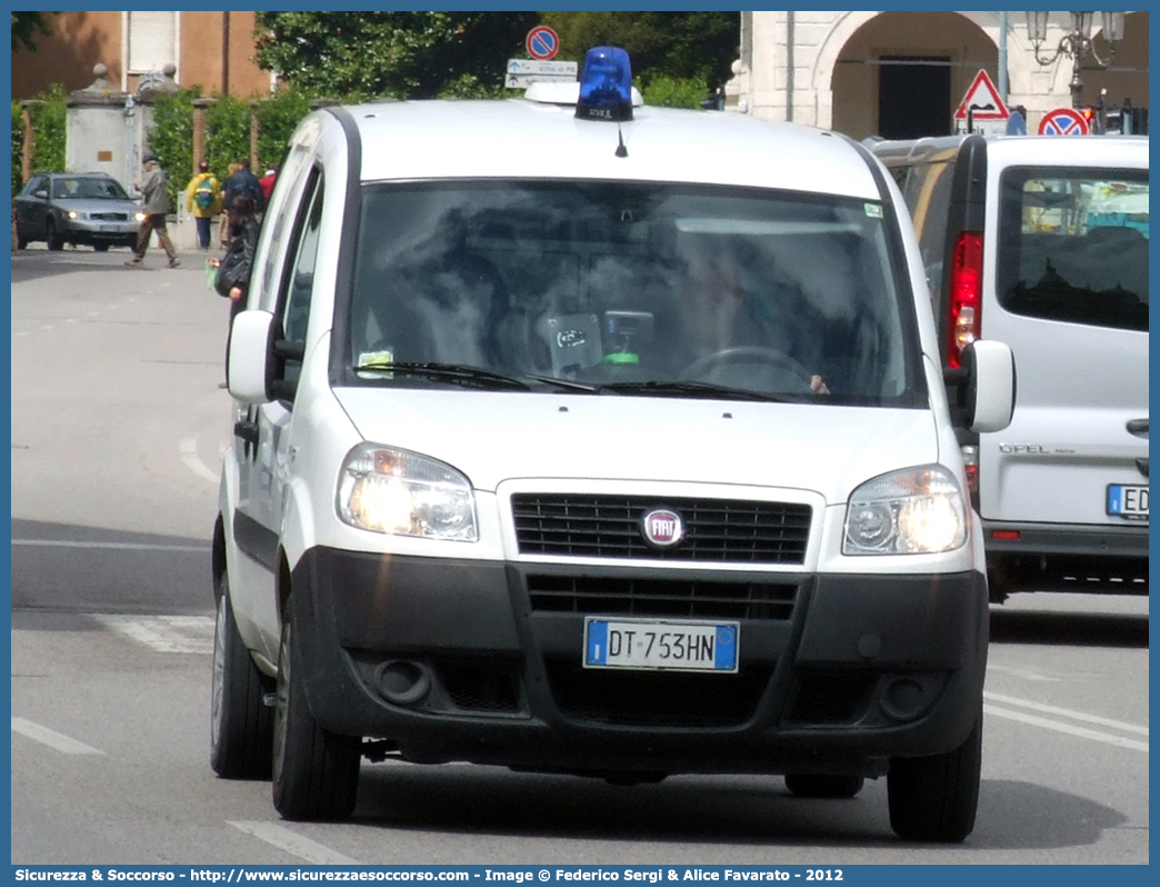 -
Azienda ULSS 6
Euganea
Polizia Veterinaria
Fiat Doblò I serie restyling
Allestitore MAF S.n.c.
Parole chiave: ASL;ULS;ULSS;USL;A.S.L.;U.L.S.;U.L.S.S.;U.S.L.;6;16;Padova;Euganea;Polizia;Veterinaria;Fiat;Doblò;Doblo;MAF;M.A.F.;Mariani Alfredo e Figli