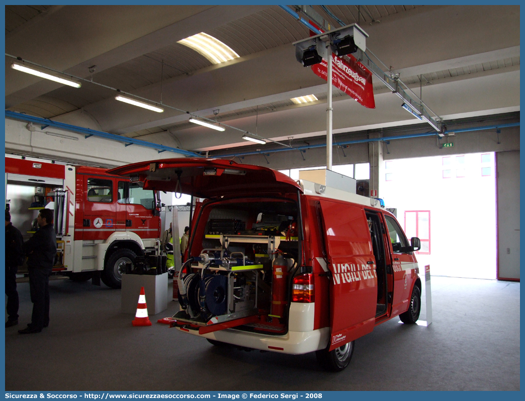 -
Corpo Vigili del Fuoco Volontari Bosentino
Volkswagen Transporter T5
Parole chiave: VF;V.F.;Vigili del Fuoco;Vigili;Fuoco;Volontari;Bosentino;Volkswagen;Transporter T5