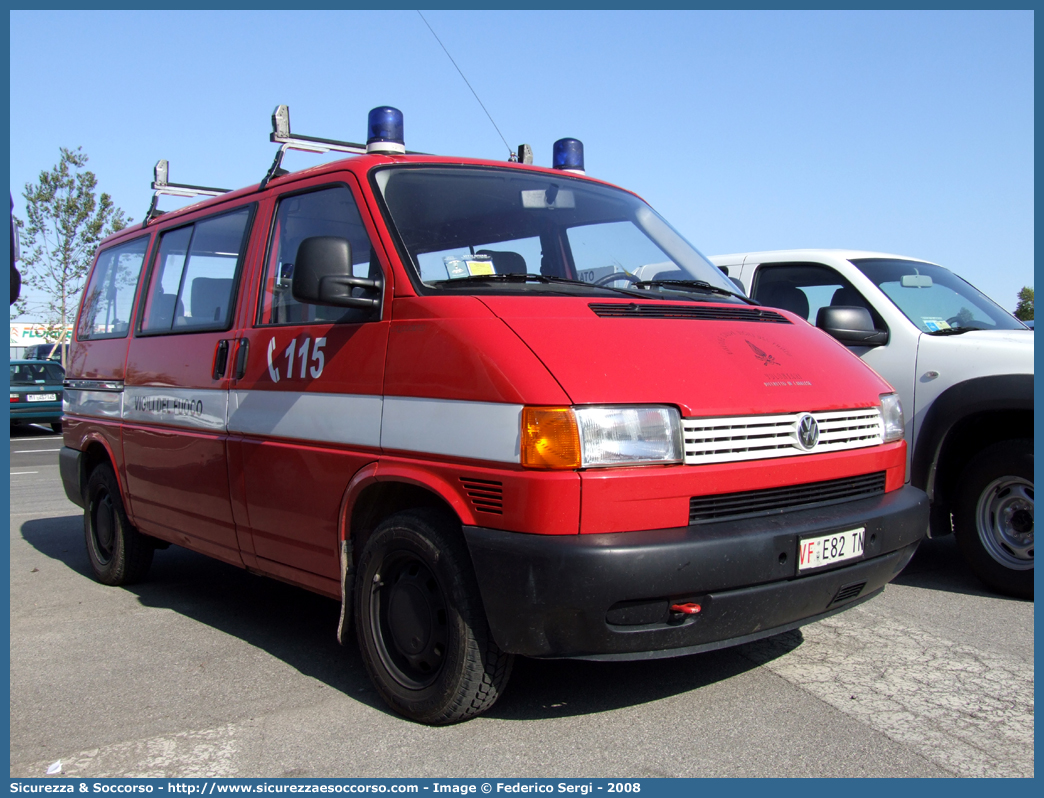 VF E82TN
Unione Distrettuale di Fiemme
Volkswagen Transporter T4
Parole chiave: VF;V.F.;Vigili;del;Fuoco;Unione;Distrettuale;Fiemme;Volkswagen;Transporter;T4