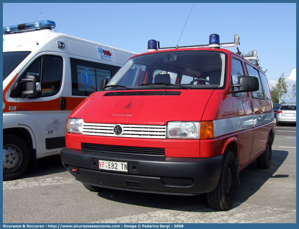 VF E82TN
Unione Distrettuale di Fiemme
Volkswagen Transporter T4
Parole chiave: VF;V.F.;Vigili;del;Fuoco;Unione;Distrettuale;Fiemme;Volkswagen;Transporter;T4