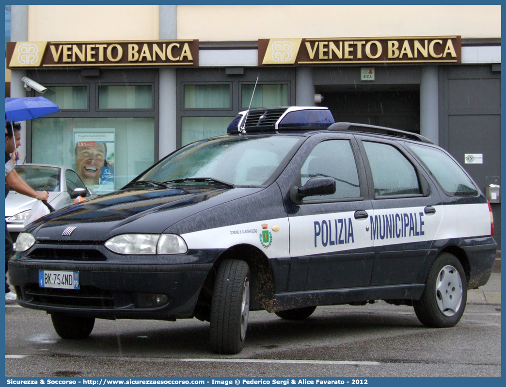 -
Polizia Municipale
Comune di Albignasego
Fiat Palio Weekend I serie
Parole chiave: PL;P.L.;PM;P.M.;Polizia;Locale;Municipale;Albignasego;Fiat;Palio;Weekend