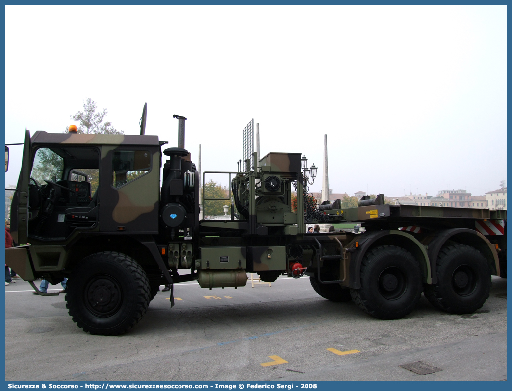 EI CG228
Esercito Italiano
Astra SMH 66.45 TA 6x6
Parole chiave: EI;E.I.;Esercito;Italiano;Mezzi da Cantiere;Trasporto Materiali;Supporto Logistico;Astra;SMH66.45 TA;CG228