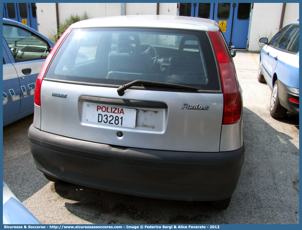 Polizia D3281
Polizia di Stato
Fiat Punto I serie
Parole chiave: PS;P.S.;Polizia;di;Stato;Pubblica;Sicurezza;Fiat;Punto