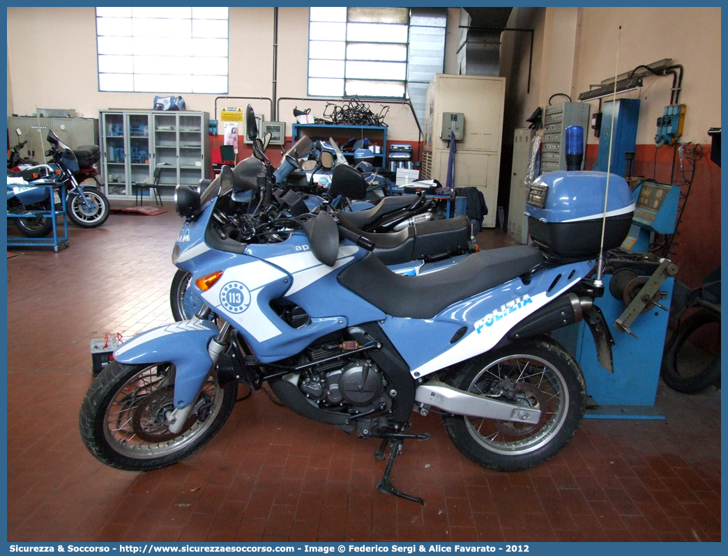 Polizia G1371
Polizia di Stato
Squadra Volante
Aprilia Pegaso 650 II serie
Parole chiave: PS;P.S.;Polizia;di;Stato;Polizia;Pubblica;Sicurezza;Aprilia;Pegaso;650