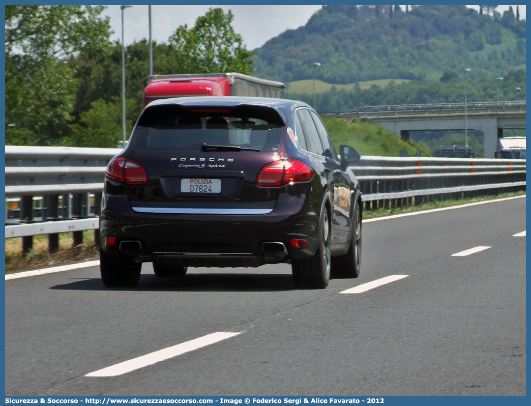 Polizia D7624
Polizia di Stato
Gruppo Sportivo "Fiamme Oro"
Porsche Cayenne S Hybrid III serie
(variante)
Parole chiave: PS;P.S.;Polizia di Stato;Gruppo Sportivo;Fiamme Oro;Porsche;Cayanne S Hybrid;D7624