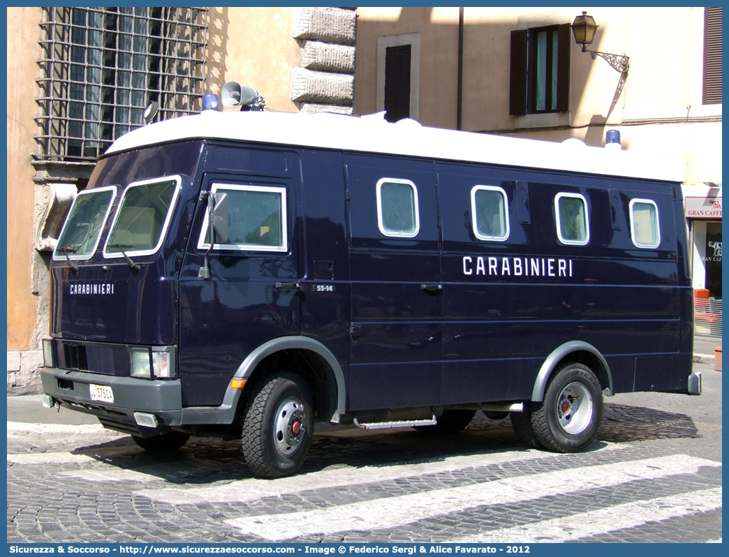 CC 575CA
Arma dei Carabinieri
Battaglioni Mobili
Iveco A55F14
Parole chiave: CC;575CA;Arma dei Carabinieri;Battaglioni Mobili;Iveco A55F14;Blindato;Ordine Pubblico